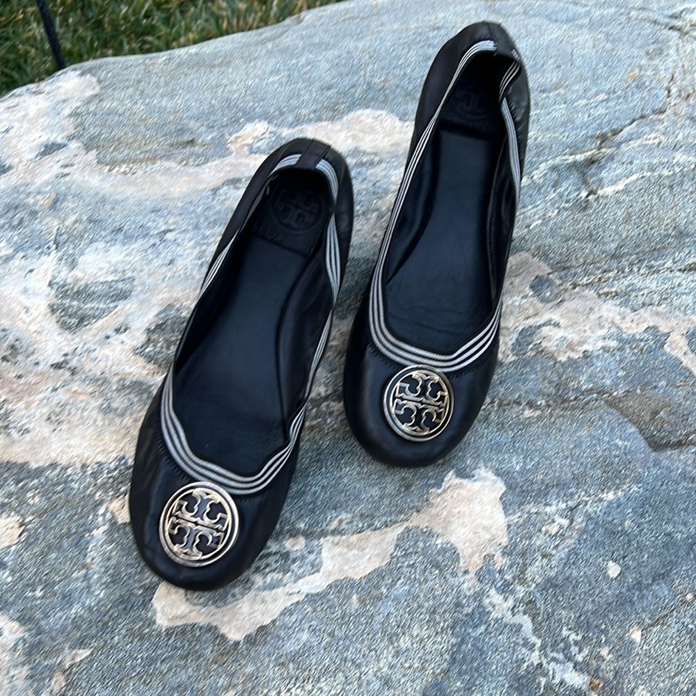 Tory Burch Caroline Logo Flat Size 8M Black